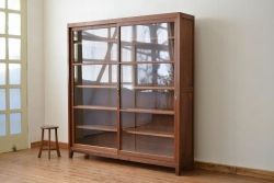 アンティーク家具　1960年代特大薄型収納棚?(陳列棚、ショーケース、ガラスケース)