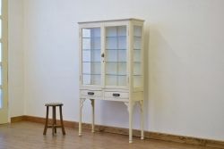 レトロ家具　昭和レトロ　白いペイントのアンティークケビント(ガラスケース)