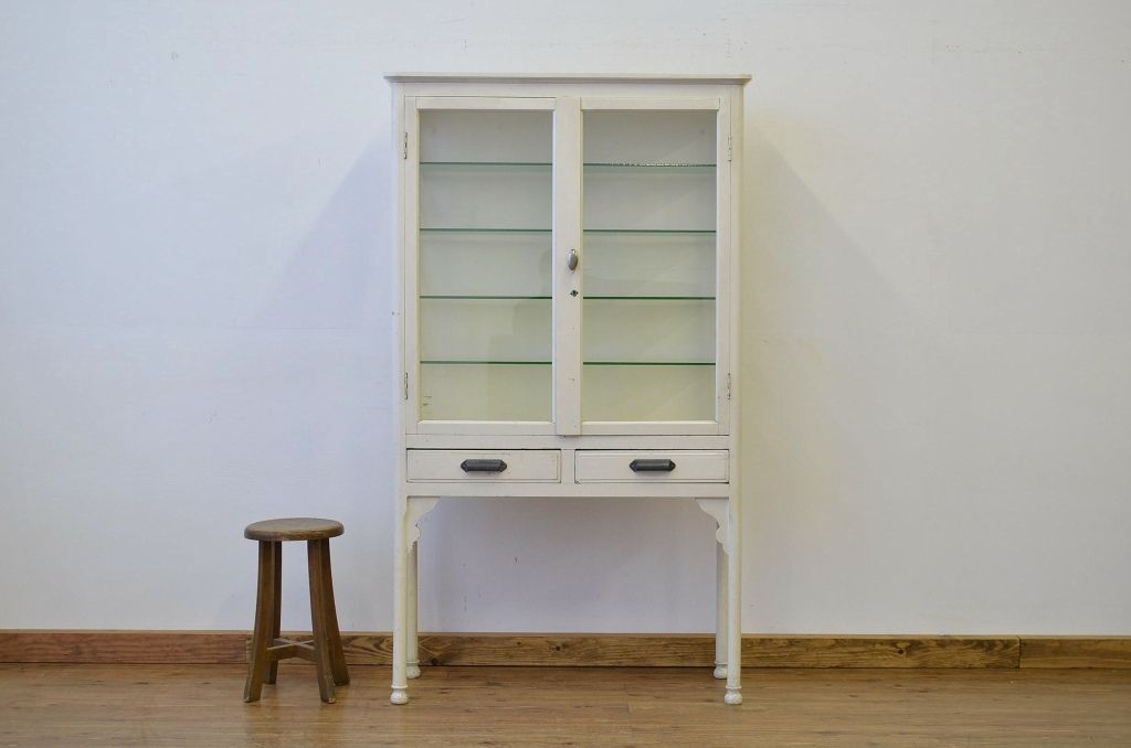 レトロ家具　昭和レトロ　白いペイントのアンティークケビント(ガラスケース)