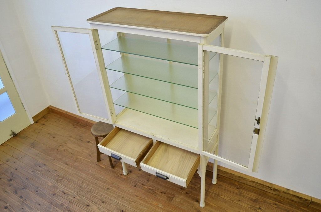 レトロ家具　昭和レトロ　白いペイントのアンティークケビント(ガラスケース)