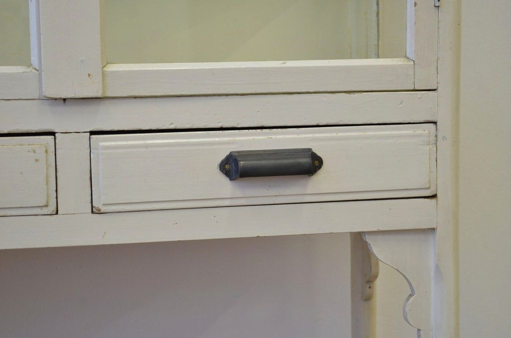レトロ家具　昭和レトロ　白いペイントのアンティークケビント(ガラスケース)