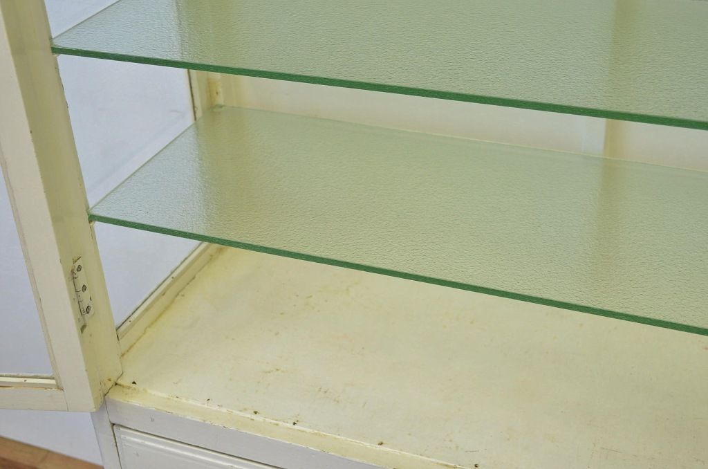 レトロ家具　昭和レトロ　白いペイントのアンティークケビント(ガラスケース)