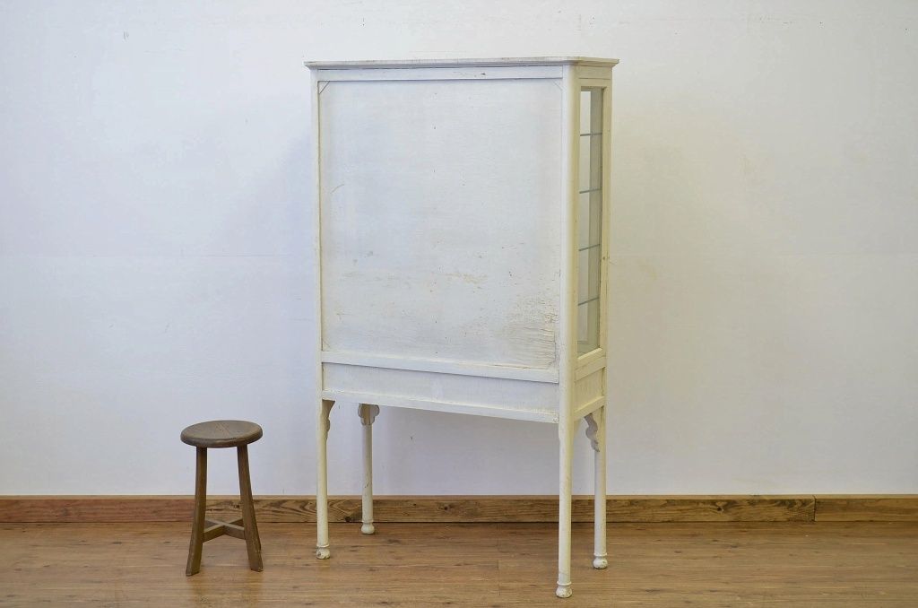 レトロ家具　昭和レトロ　白いペイントのアンティークケビント(ガラスケース)