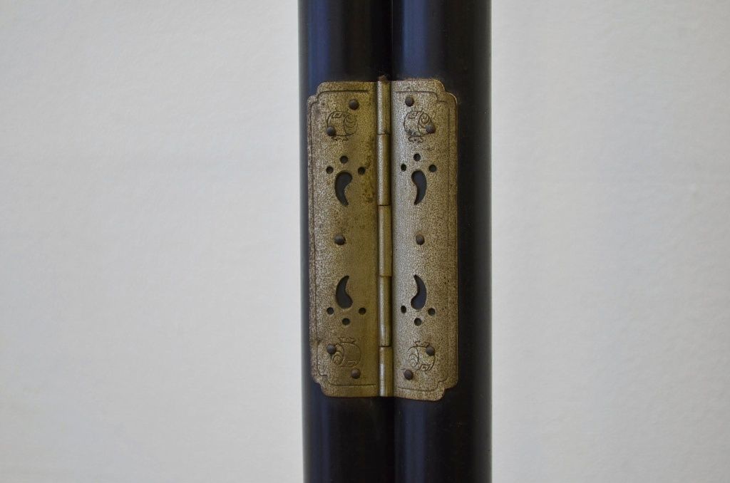 古い衣桁(蒔絵漆器衣紋掛けハンガー)?