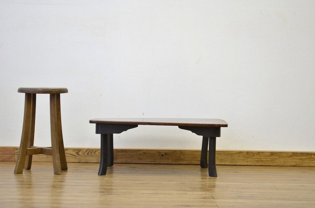 レトロ家具　天板一枚板のレトロな角ちゃぶ台(折り畳みテーブル)