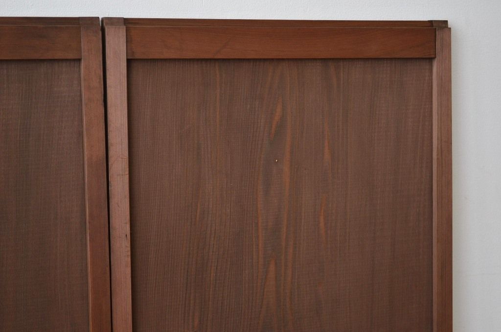 シックな杉材浮造り木目引き戸2枚セット
