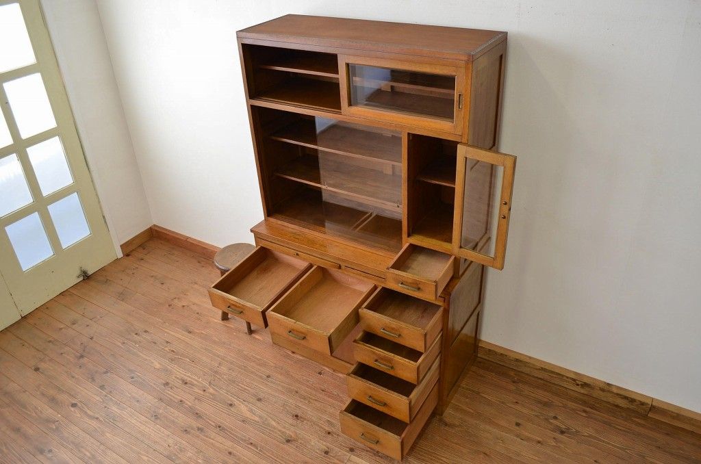 レトロ家具　昭和レトロ 古いナラ材の作業台付き食器棚(アンティーク収納棚)