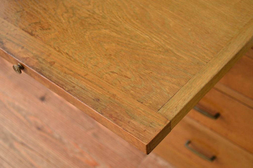 レトロ家具　昭和レトロ 古いナラ材の作業台付き食器棚(アンティーク収納棚)