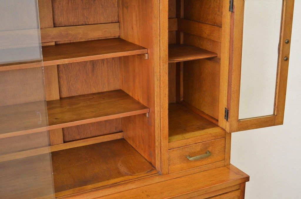レトロ家具　昭和レトロ 古いナラ材の作業台付き食器棚(アンティーク収納棚)