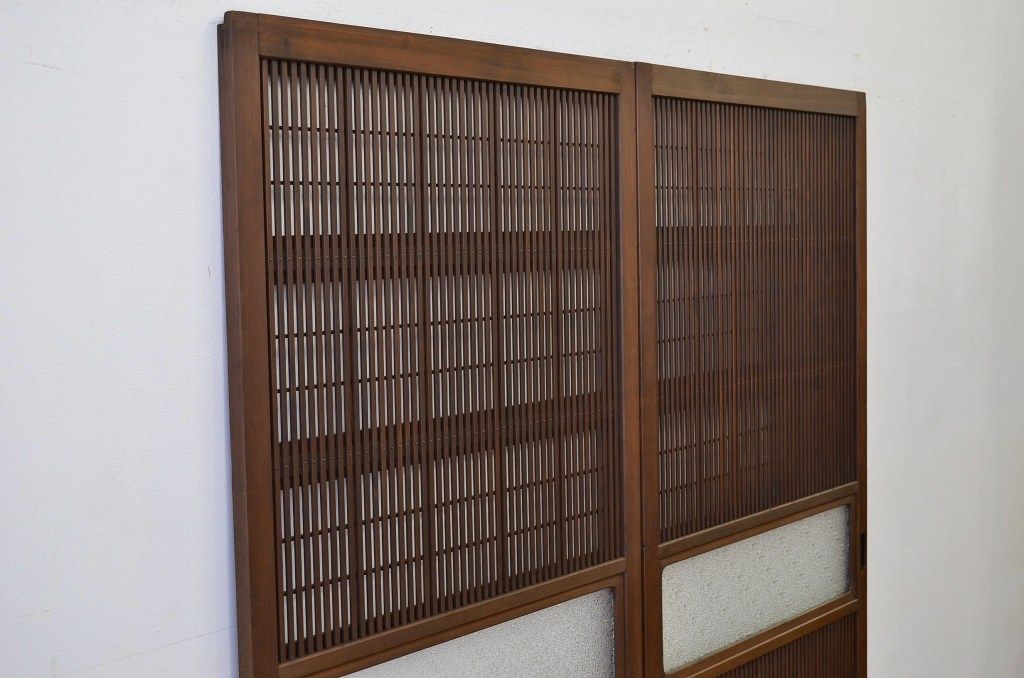 ★古民具・骨董 上質な造りのダイヤガラスと腰板欅の裏障子付き格子戸2枚セット(引き戸)