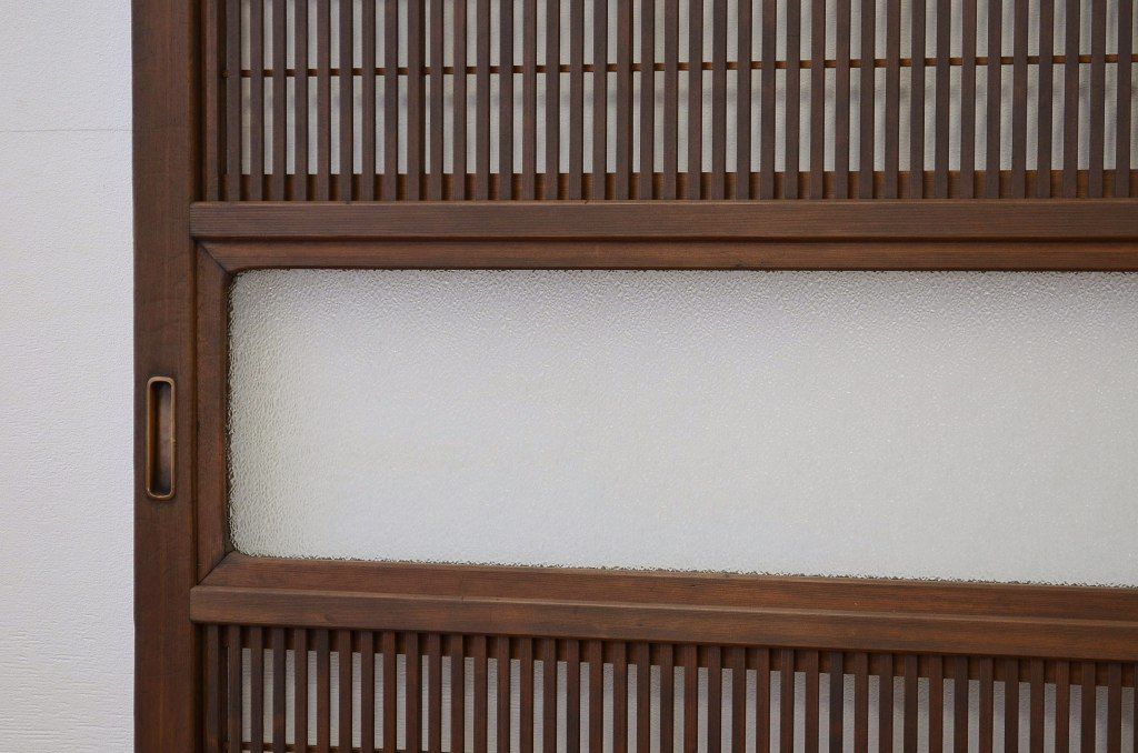 ★古民具・骨董 上質な造りのダイヤガラスと腰板欅の裏障子付き格子戸2枚セット(引き戸)
