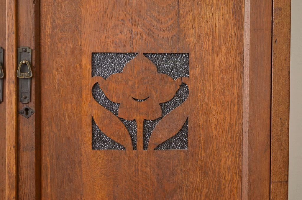アンティーク家具　大正ロマン　ナラ材の上質な作りの透かし彫り本箱