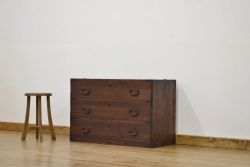 レトロ家具　昭和レトロ 古い木のアンティーク3杯引き出しローチェスト(ローボード 箪笥)