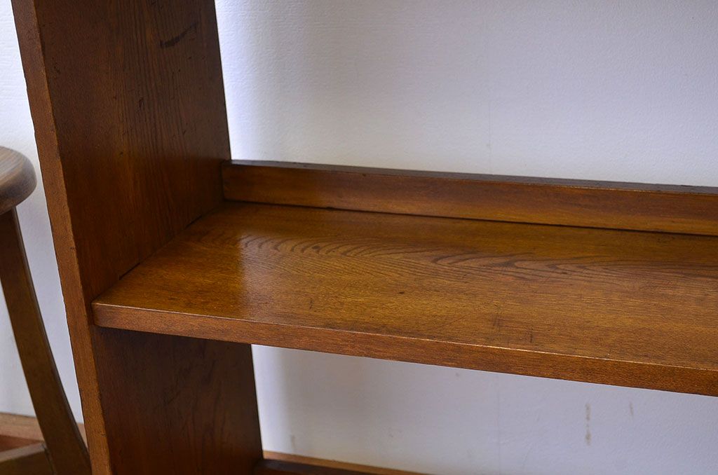 レトロ家具　★昭和レトロ　古い栓無垢材の重厚な本棚(飾り棚)