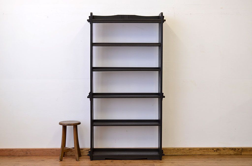 レトロ家具　昭和レトロ　大振りでシックな縦型の本棚(飾り棚)