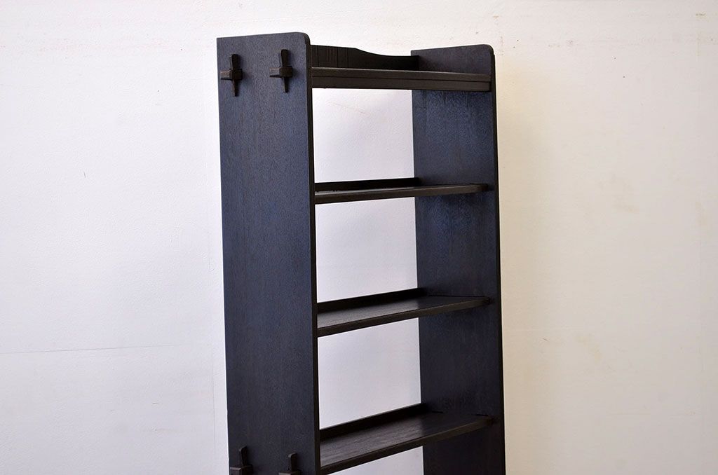 レトロ家具　昭和レトロ　大振りでシックな縦型の本棚(飾り棚)