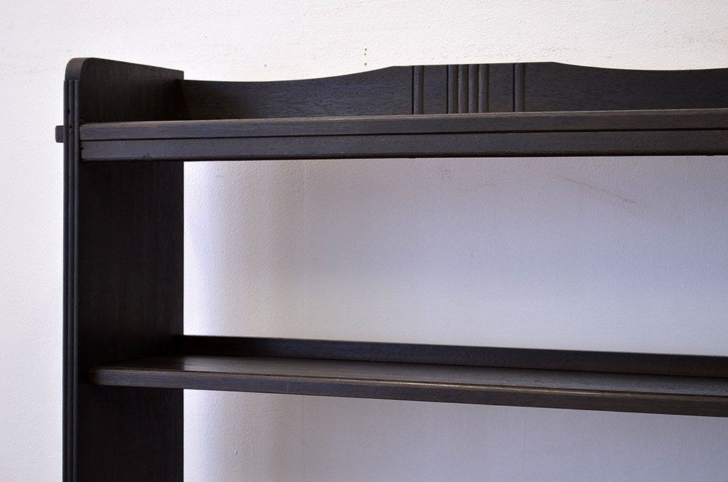 レトロ家具　昭和レトロ　大振りでシックな縦型の本棚(飾り棚)
