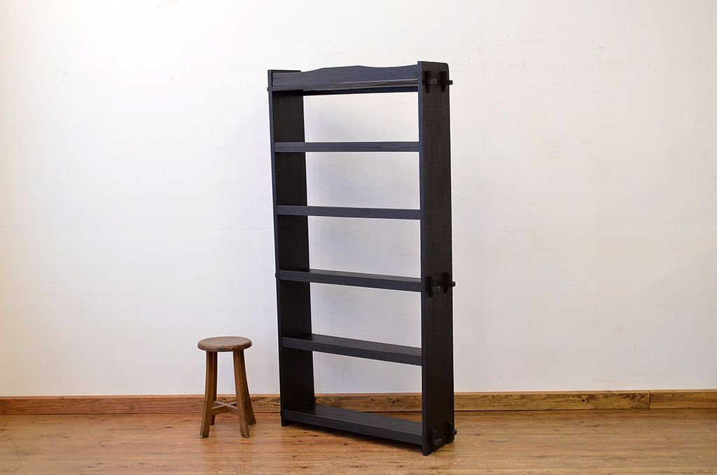 レトロ家具　昭和レトロ　大振りでシックな縦型の本棚(飾り棚)