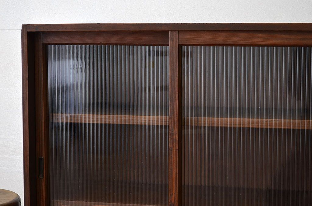 アンティーク家具　アンティーク　古い木のモールガラス収納棚(食器棚)