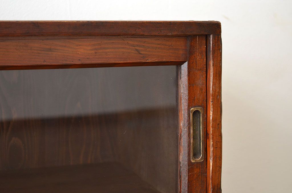 レトロ家具　アンティーク　古いレトロな収納棚(戸棚)