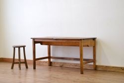 アンティーク家具　★イギリスアンティーク!　大振りなスクールデスク(机・作業台)