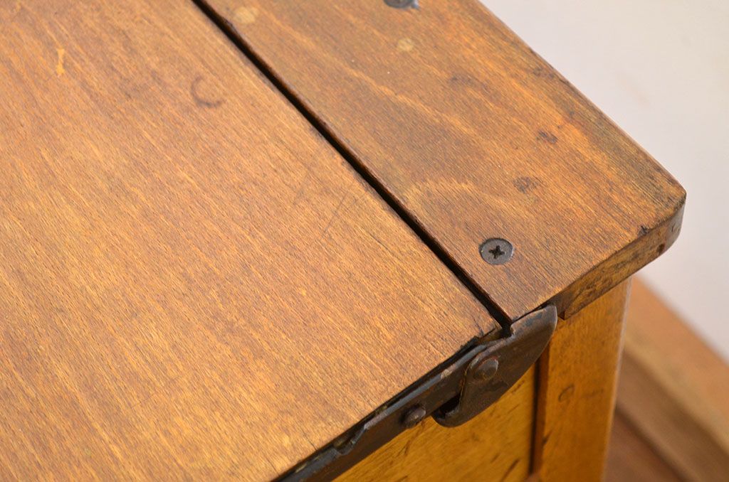 アンティーク家具　★イギリスアンティーク!　大振りなスクールデスク(机・作業台)