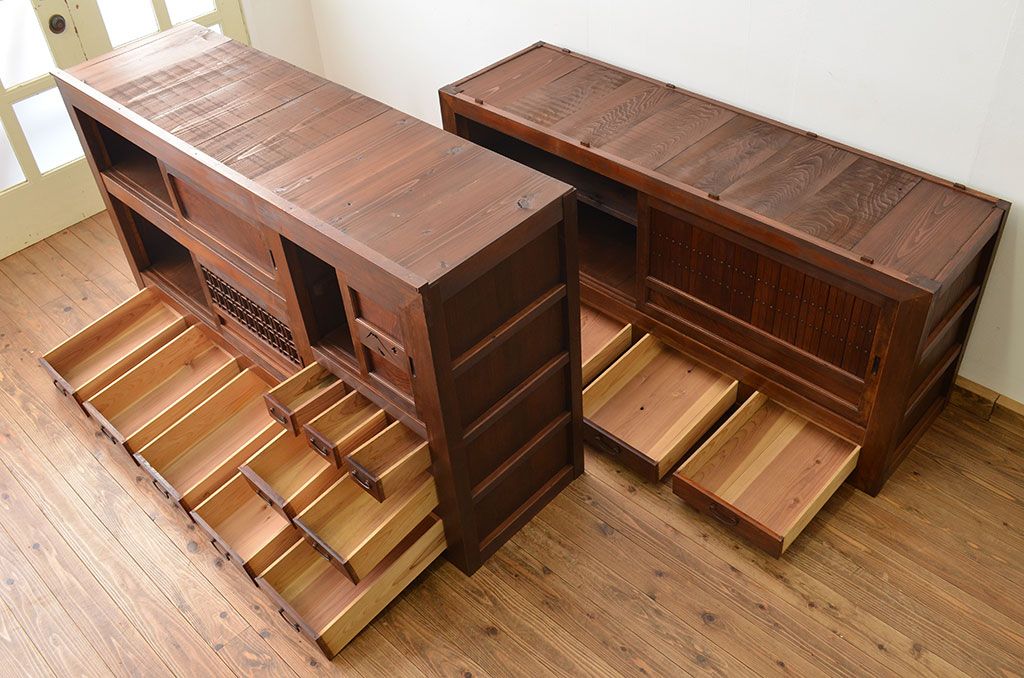 アンティーク家具　古民具・骨董　味わい深い上品な水屋箪笥(食器棚)
