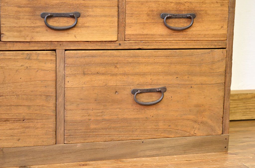アンティーク家具　使い込まれた　薬箪笥(チェスト、引き出し)