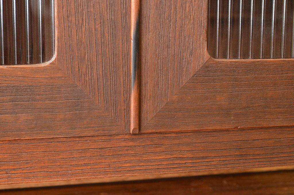 アンティーク家具　鉄脚の観音開き　アンティークローボード