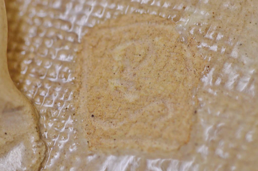 アンティーク雑貨　■古い織部焼?在銘皿(布目)