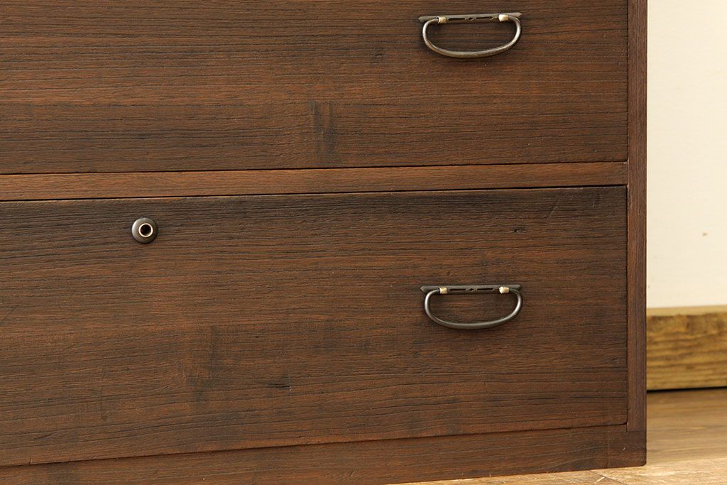 アンティーク家具　☆アンティーク　シンプルなチェスト(箪笥)