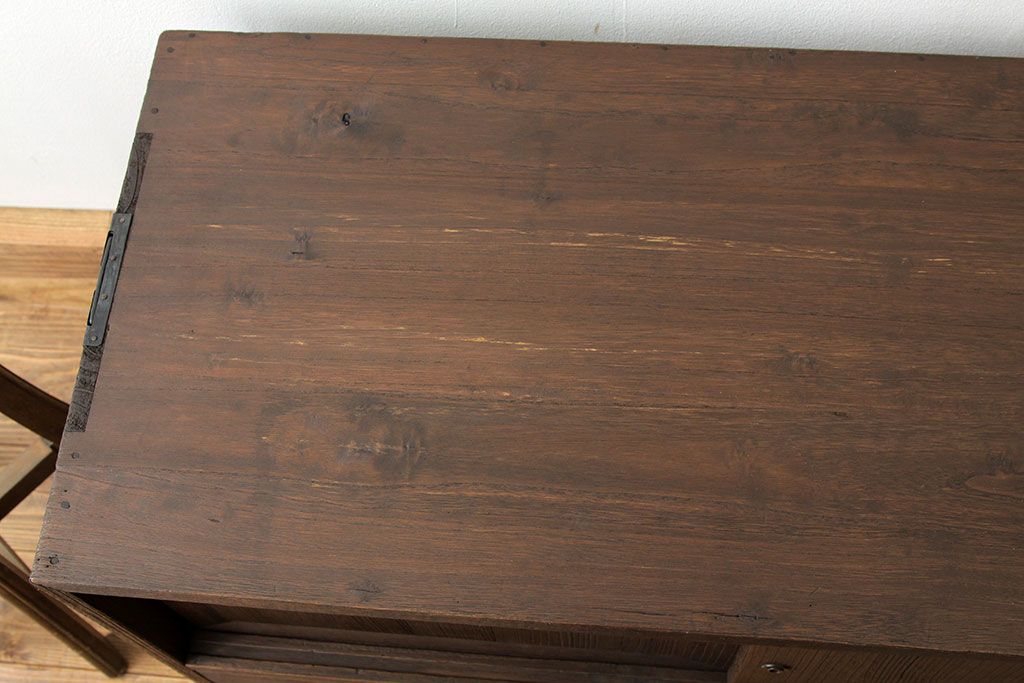 アンティーク家具　シンプルなアンティークローボード(箪笥・タンス)