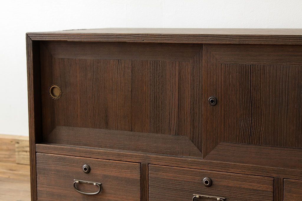 アンティーク家具　シンプルなアンティークローボード(箪笥・タンス)