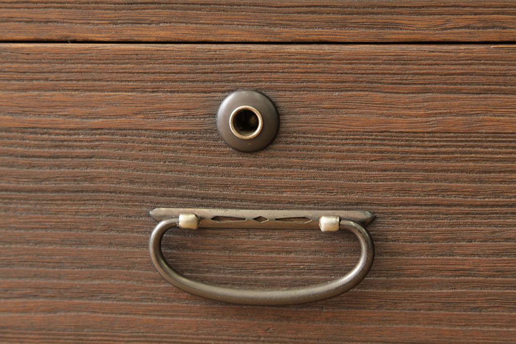 アンティーク家具　シンプルなアンティークローボード(箪笥・タンス)