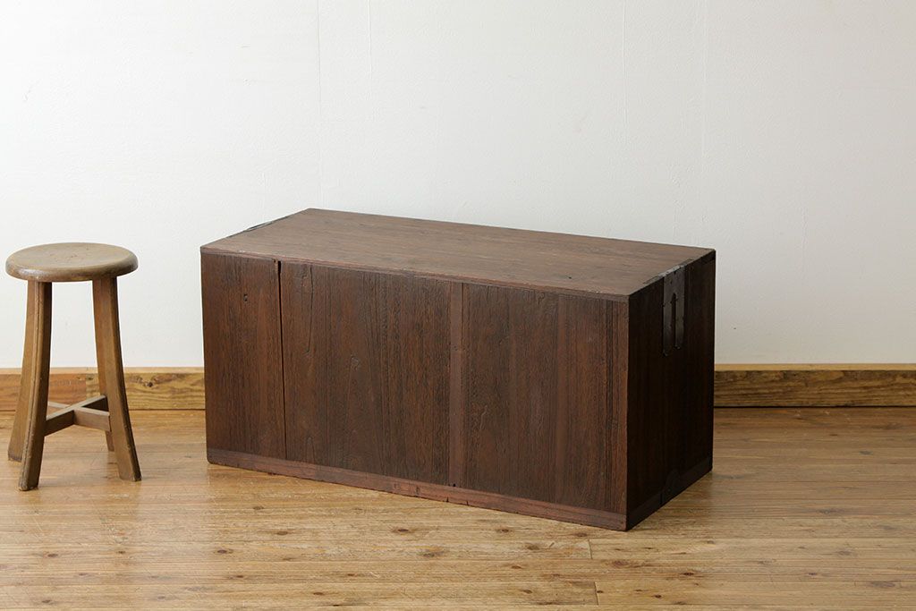 アンティーク家具　シンプルなアンティークローボード(箪笥・タンス)