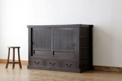 アンティーク家具　古民具・骨董　シックな縦桟引き戸の四尺水屋箪笥(サイドボード)v