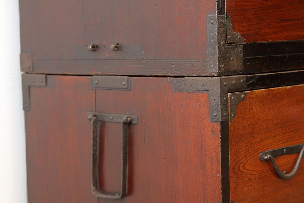 アンティーク家具　古民具・骨董　極厚金具　前面欅の小ぶりな佐渡箪笥