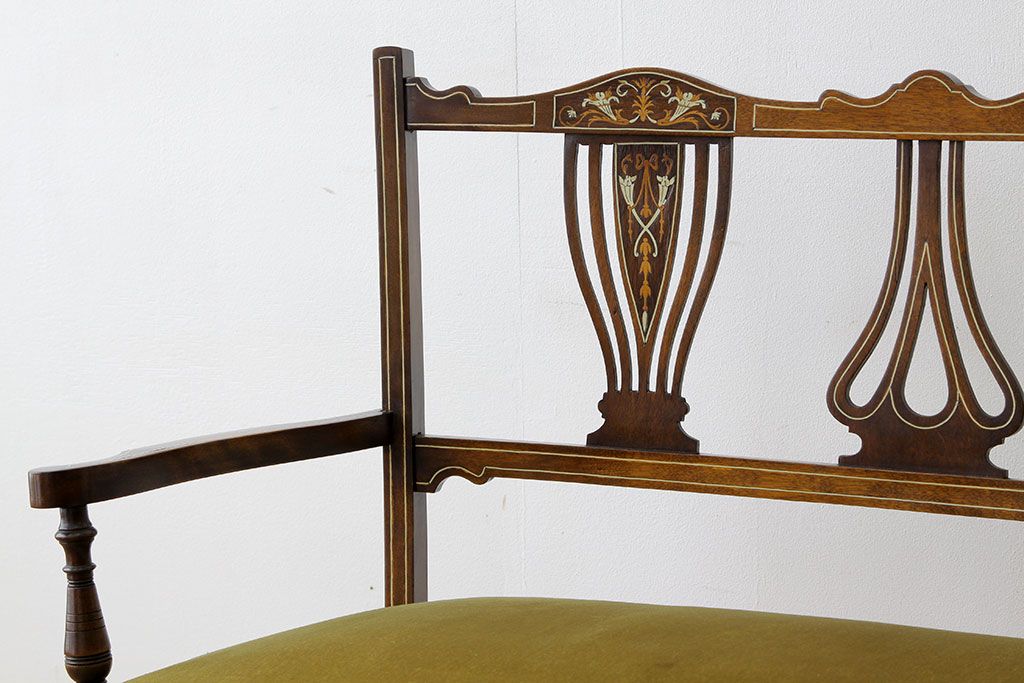 ヴィンテージ家具　イギリスビンテージ　インレイ(象嵌)の素晴らしいセティ(長椅子・ベンチ)