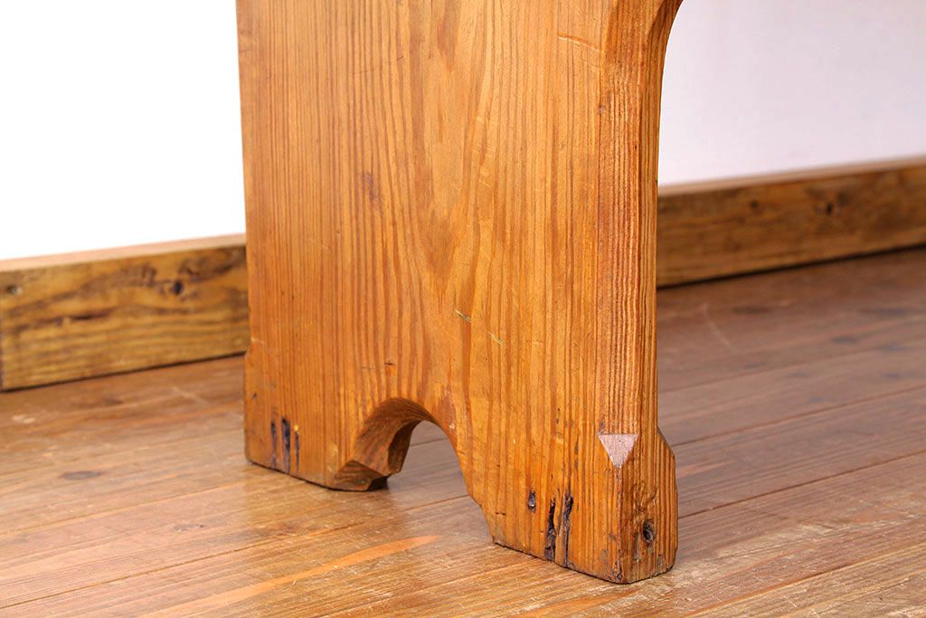 ヴィンテージ家具　イギリスビンテージ　パイン材のおしゃれなチャーチベンチ(教会長椅子)