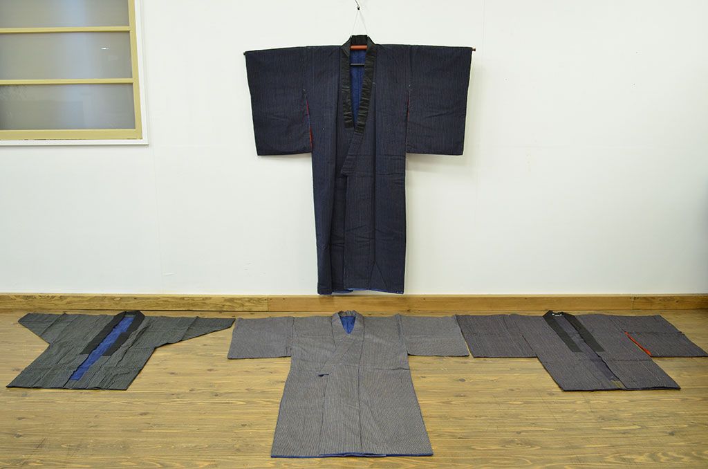 アンティーク雑貨　○古い木綿着物　4点(縦縞、絣　古布材料)