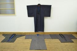 アンティーク雑貨　○古い木綿着物　4点(縦縞、絣　古布材料)