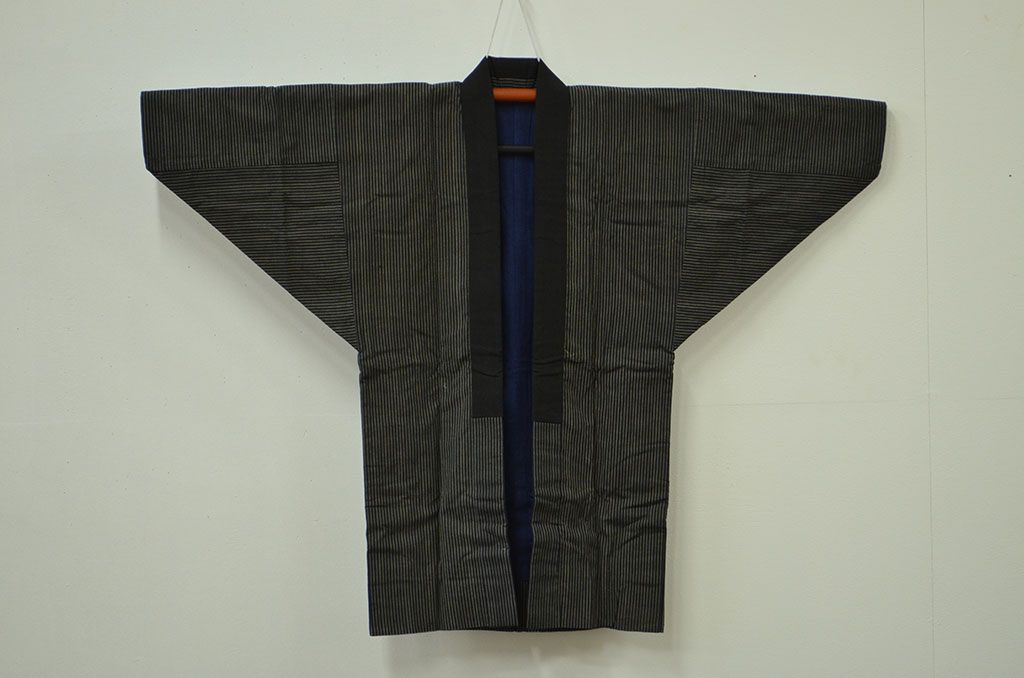 アンティーク雑貨　○古い木綿着物　4点(縦縞、絣　古布材料)