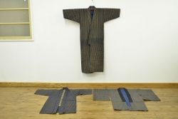 アンティーク雑貨　○古い木綿着物　3点(縦縞、絣　古布材料)