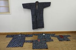 アンティーク雑貨　○古い木綿着物　5点(絣古布材料)