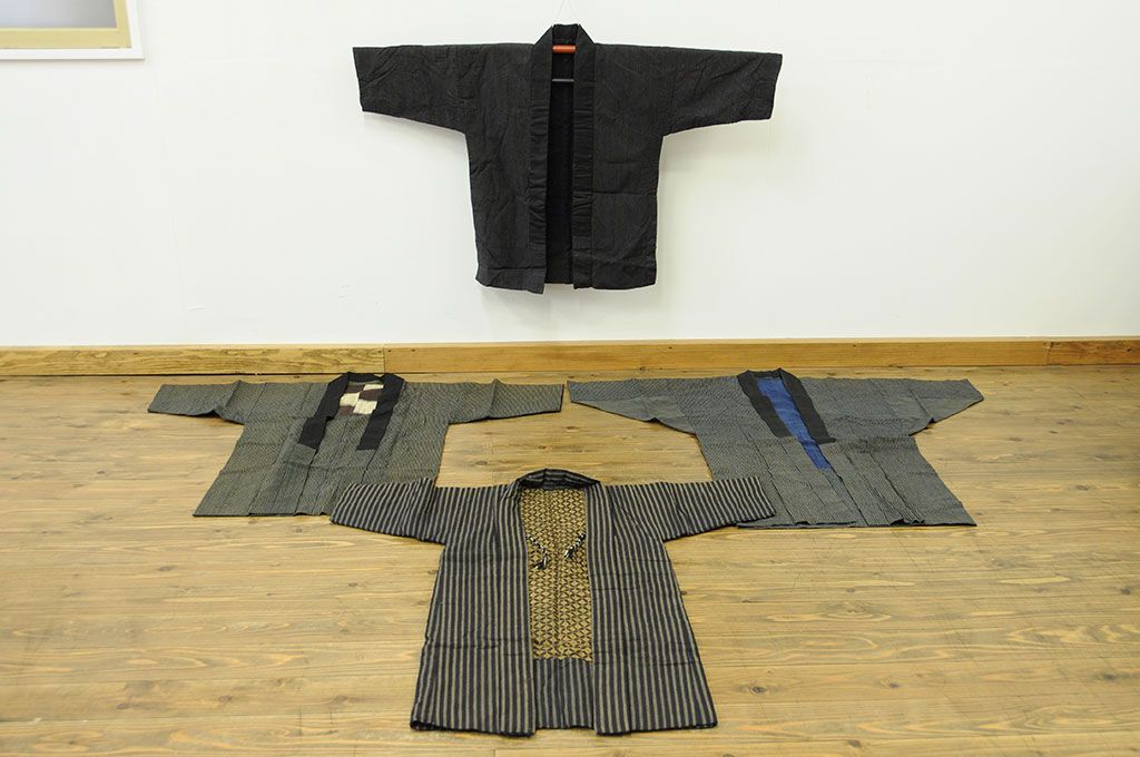 アンティーク家具　○古い木綿着物　4点(絣古布材料)