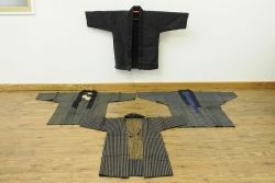 アンティーク家具　○古い木綿着物　4点(絣古布材料)