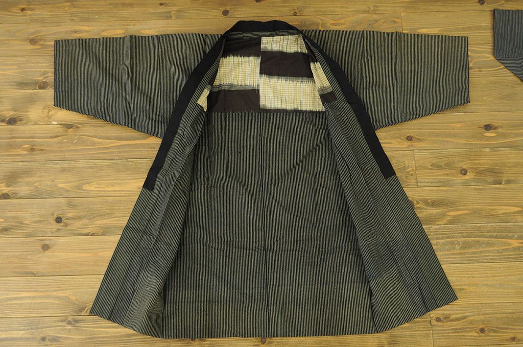 アンティーク家具　○古い木綿着物　4点(絣古布材料)