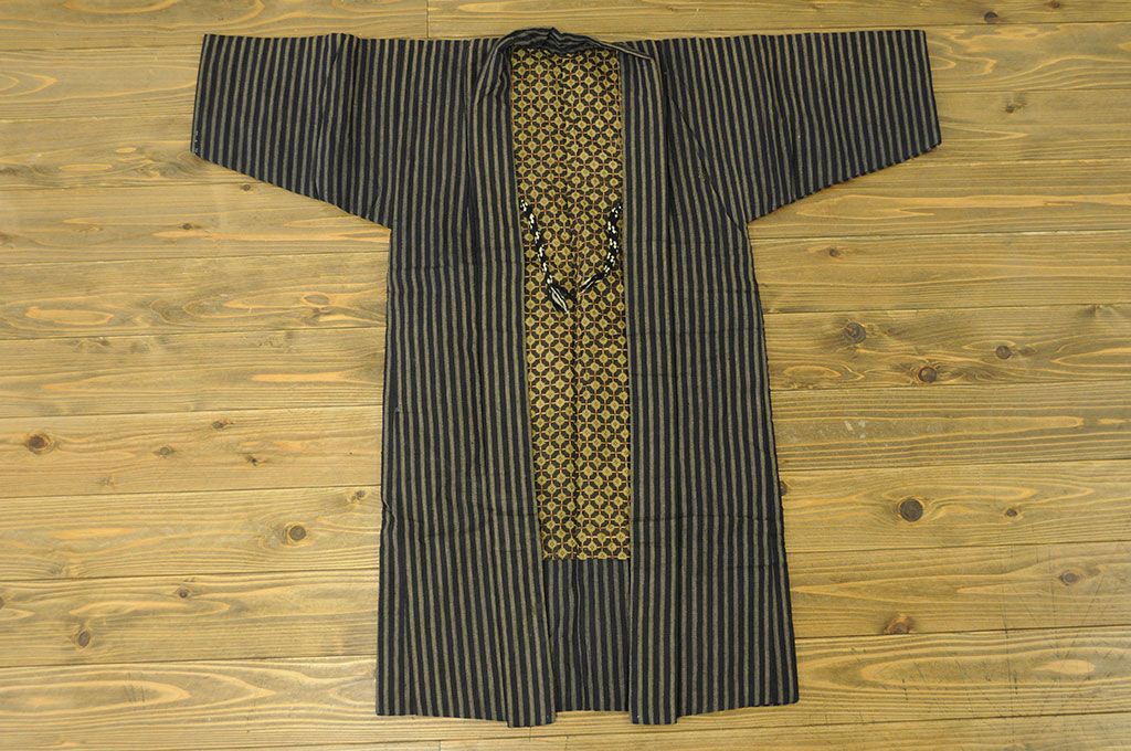 アンティーク家具　○古い木綿着物　4点(絣古布材料)