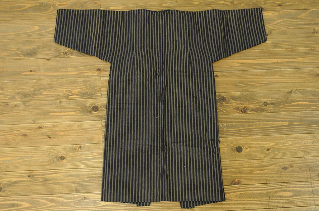 アンティーク家具　○古い木綿着物　4点(絣古布材料)