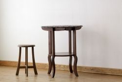 アンティーク家具　イギリスアンティーク カービング(彫刻)カフェテーブル(コーヒーテーブル、サイドテーブル)